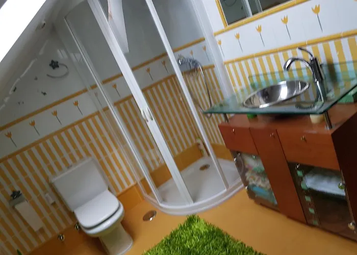 Marte Con Bano Homestay Torrelavega